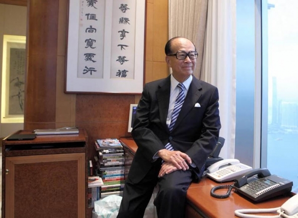 首富李嘉誠的辦公室不奢華，但＊＊經典
