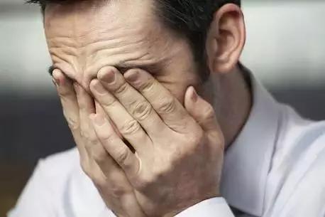 震驚！辦公室里99%都得了這個病，不及時解決危害一生！